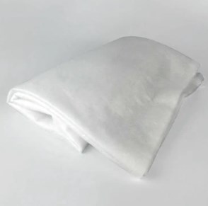 Quais propriedades exclusivas tornam o algodão agulhado indispensável em aplicações industriais e domésticas?